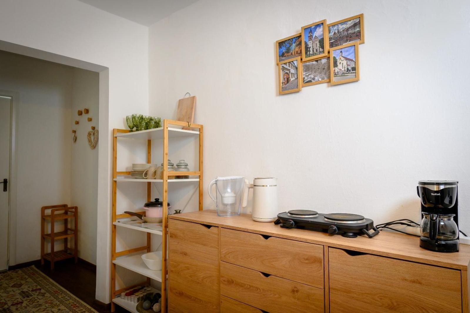 Apartament Corina Cu Parcare Bistriţa Esterno foto
