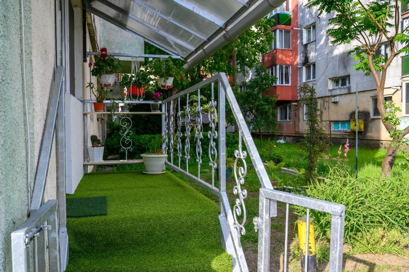 Apartament Corina Cu Parcare Bistriţa Esterno foto